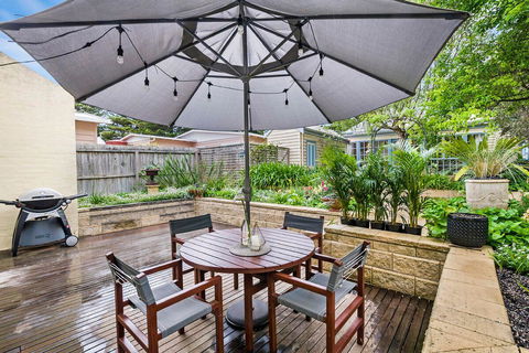 The Waterfront Apartment - Your Accommodation 12