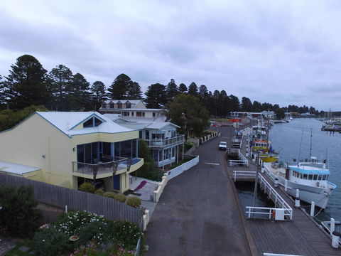 The Waterfront Apartment - Your Accommodation 2