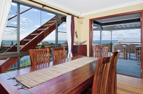 THE BOARDROOM ON BANKSIA - 11 Banksia Ave Bonny Hills - Your Accommodation 2