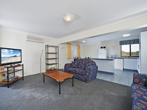 The Breakers, 16B Government Road - Your Accommodation 2