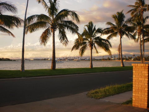 The Carnarvon Luxury Canal Home - Your Accommodation 1
