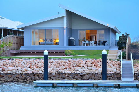 The Carnarvon Luxury Canal Home - Your Accommodation 0