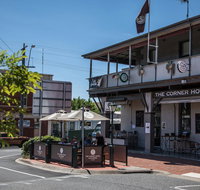 The Corner Hotel Alexandra - Your Accommodation