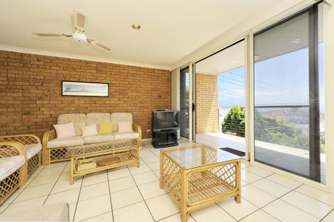 The Crest Unit 1 - Shoal Bay - Your Accommodation 3