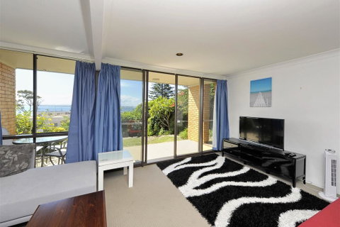 The Crest Unit 5 - Shoal Bay - Your Accommodation 2
