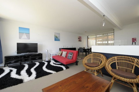 The Crest Unit 5 - Shoal Bay - Your Accommodation 1