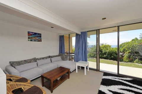 The Crest Unit 5 - Shoal Bay - Your Accommodation 3