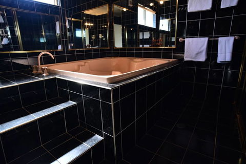 The Crossing Motel - Your Accommodation 1