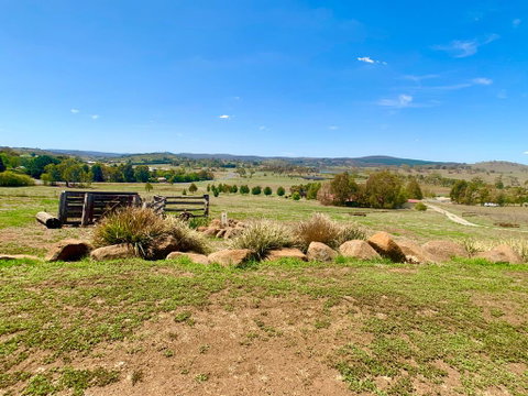 The Daydawn Dairy - Perched High, Simple Living & What A View! - Your Accommodation 1