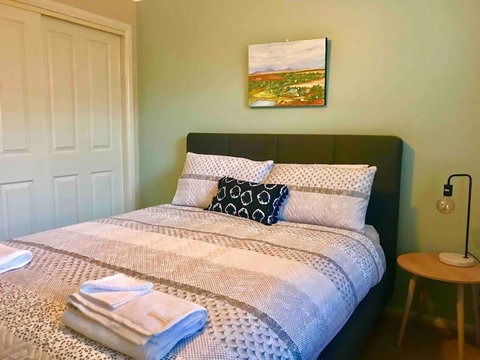 The Entertainer - Downtown Orange, Sleeps 11 - Your Accommodation 2