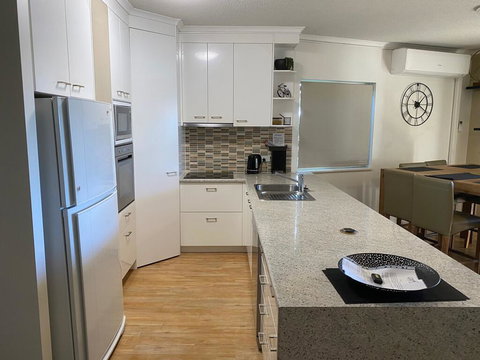 The Esplanade Holiday Apartments - Your Accommodation 2