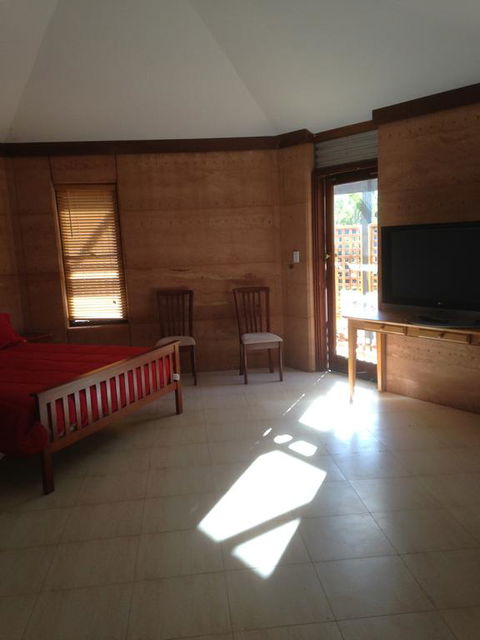 The Folly - Your Accommodation 2