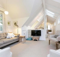 The Gatehouse - Light filled cottage in the leafy suburb of Hawthorn - Your Accommodation