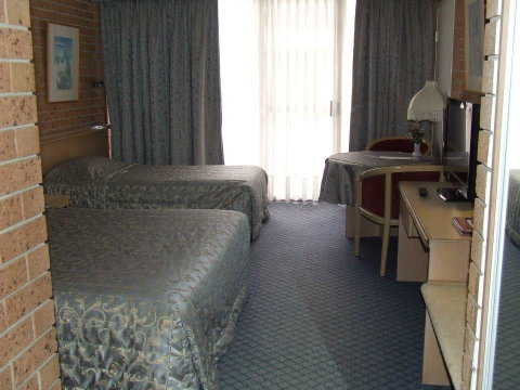 The John Hunter Motel - Your Accommodation 2