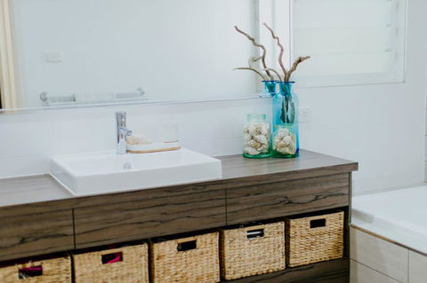 THE LAKE HOUSE - WiTH SWIMMING POOL - Your Accommodation 2