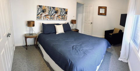 The Light And Bright Yellow Beach House - Your Accommodation 0