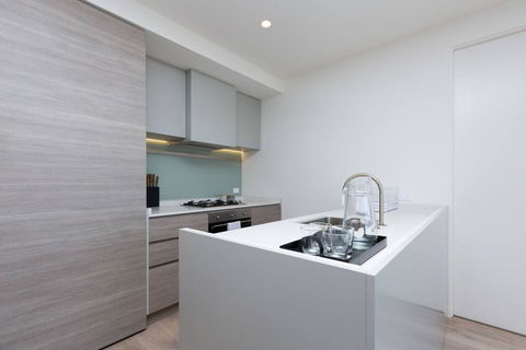 The Lively City 2bed 2 Bath APT @Footscray - Your Accommodation 2