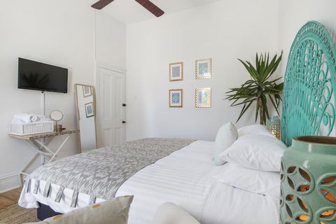 The Local Hotel - Your Accommodation 3