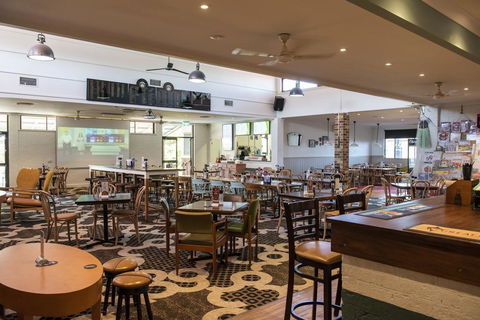 The Oaks Hotel - Your Accommodation 1