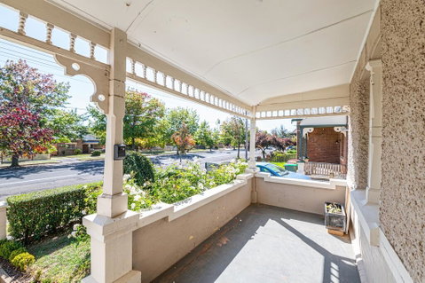The Pearl On Prince  Stylish Cottage, CBD, Wifi - Your Accommodation 3
