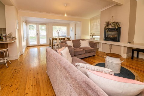 The Pearl On Prince  Stylish Cottage, CBD, Wifi - Your Accommodation 1