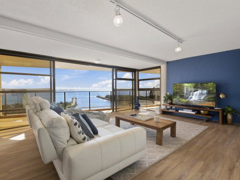 The Penthouse @ Point Cartwright - INSTANT HOTEL WINNER 2019 - Your Accommodation 1