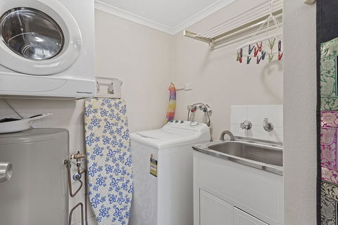 The Poplars, Unit 2/36 Magnus Street - Your Accommodation 1