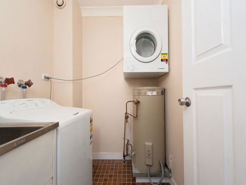 The Poplars, Unit 31/34 Magnus Street - Your Accommodation 2