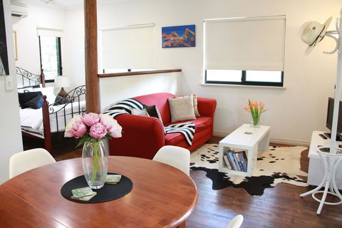 The Quarters Self Contained Bungalow - Your Accommodation 2