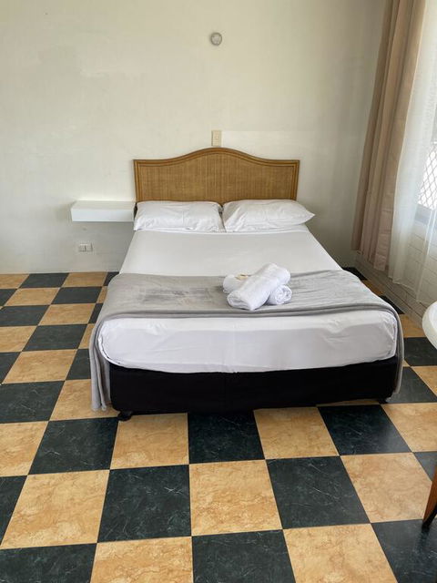 THE QUEENSLANDER MOTEL - Your Accommodation 2