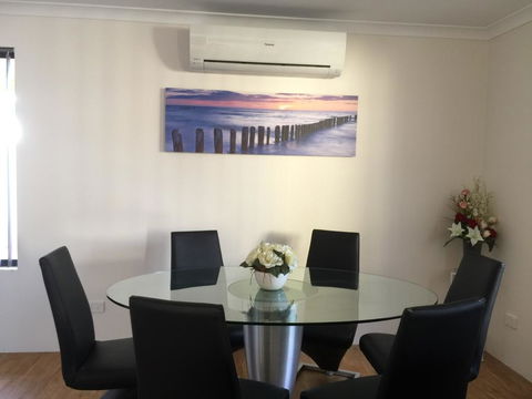 The Royal Dolphin Holiday Home - Your Accommodation 3