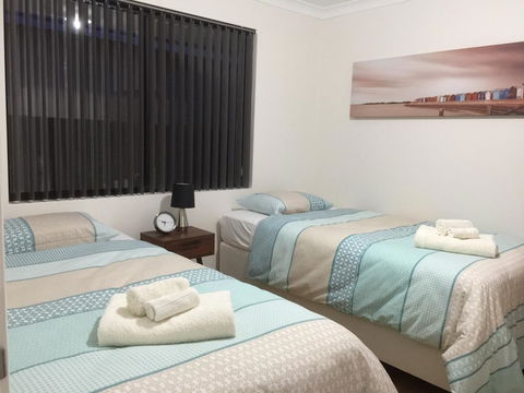 The Royal Dolphin Holiday Home - Your Accommodation 2