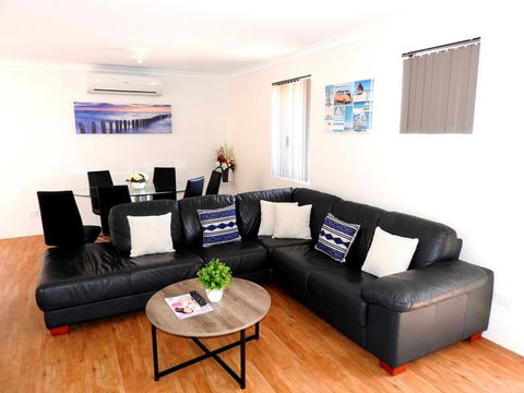 The Royal Dolphin Holiday Home - Your Accommodation 0