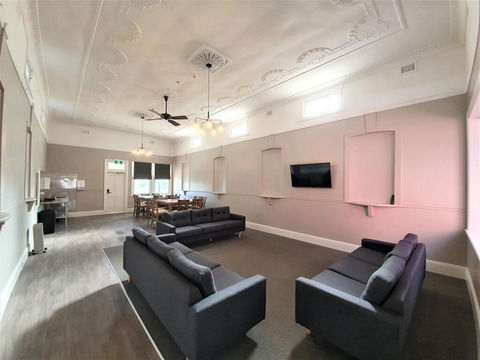 The Royal Hotel - Your Accommodation 2