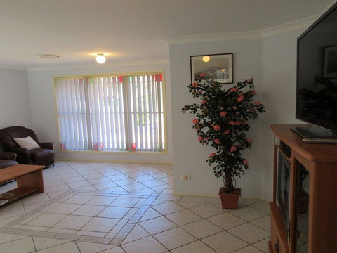 The Salamander', 99 Salamander Way - Aircon & Large Yard For Kids - Your Accommodation 1