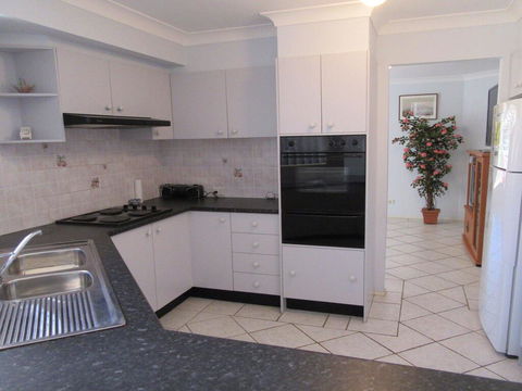 The Salamander', 99 Salamander Way - Aircon & Large Yard For Kids - Your Accommodation 2