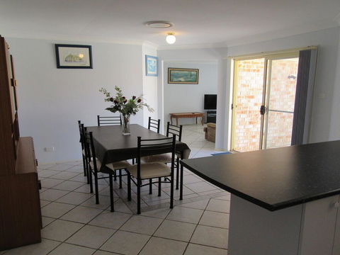 The Salamander', 99 Salamander Way - Aircon & Large Yard For Kids - Your Accommodation 3