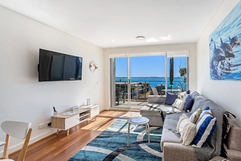 The Shoal Apartments, Unit 504/4-8 Bullecourt Street - Your Accommodation 0