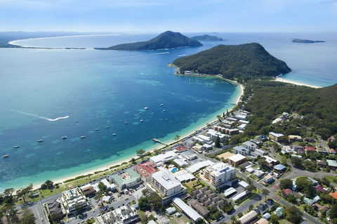 The Shoal One Block From The Beach - Your Accommodation 3