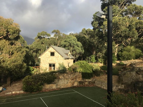 The Stone Cottage (with Tennis Court) - Your Accommodation 2