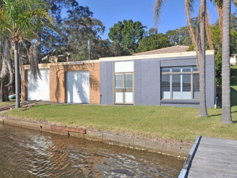 The Studio On The Lake @ Fishing Point, Lake Macquarie - Honestly Put The Line In And Catch Fish - Your Accommodation 1