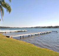 The Studio on the Lake  Fishing Point Lake Macquarie - honestly put the line in and catch fish - Your Accommodation
