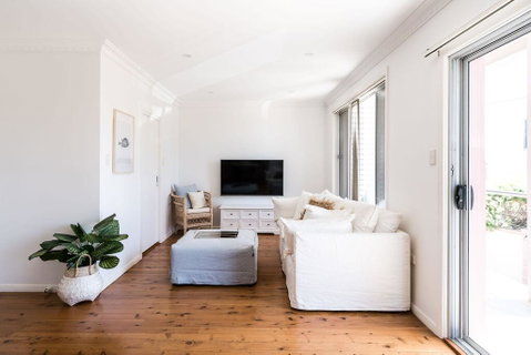 The Summer House - Your Accommodation 1