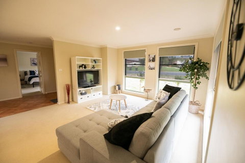 The Tinnock Entertainer Large & Comfy + Wifi - Your Accommodation 1