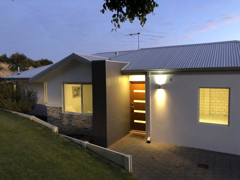 Three Bedroom, Two Bathroom Family Home - Your Accommodation 0