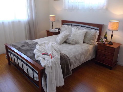 Tinaroo Sunset Retreat - Your Accommodation 3