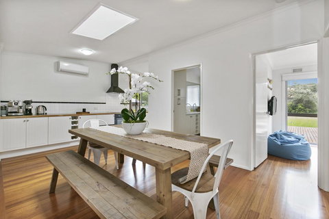 To The Beach - Your Accommodation 1