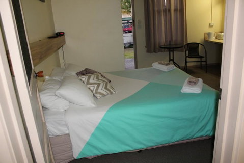 Tocumwal Hotel Motel (The Palms) - Your Accommodation 0