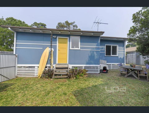 Toot Toot ! 50s Classic Beach House With Bungalow - Your Accommodation 3