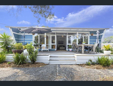 Toot Toot ! 50s Classic Beach House With Bungalow - Your Accommodation 0